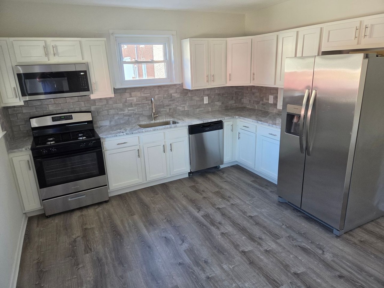 106 W 28th St - Photo 5 of 8
