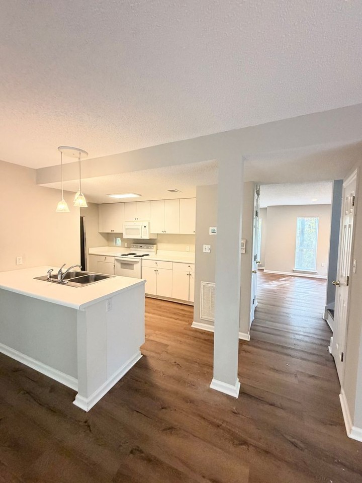 379 Butternut Dr - Photo 3 of 15