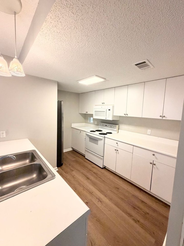 379 Butternut Dr - Photo 4 of 15
