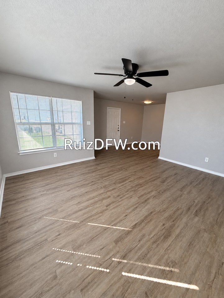8124 Marydean Ave - Photo 3 of 21