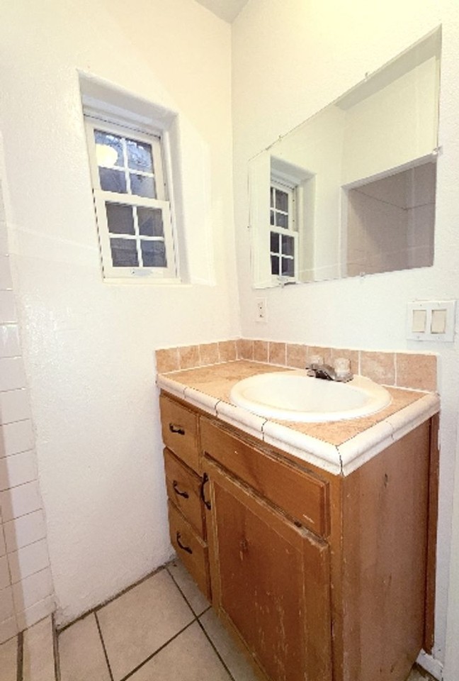 208 W Ventura St - Photo 4 of 13