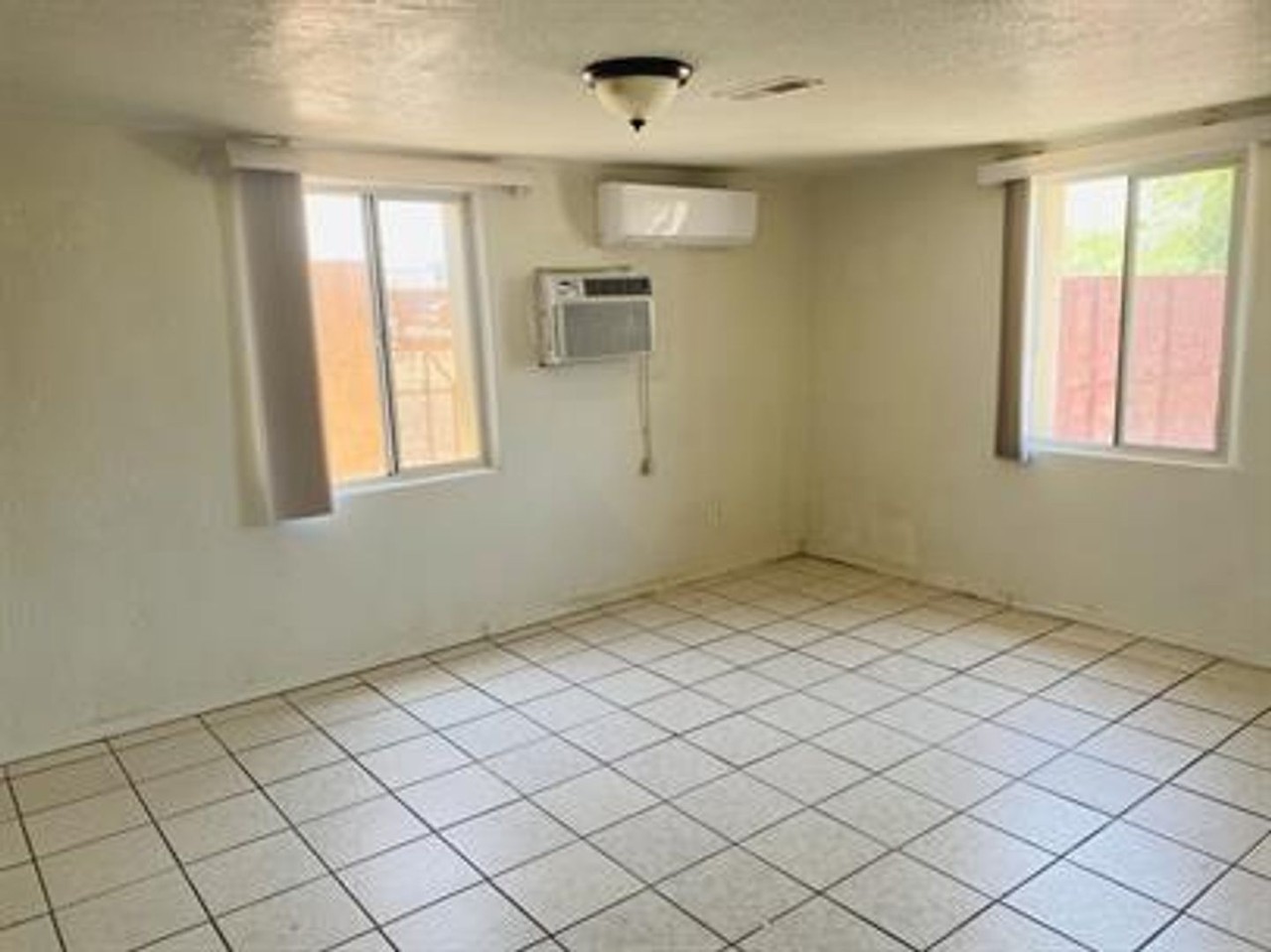 208 W Ventura St - Photo 7 of 13
