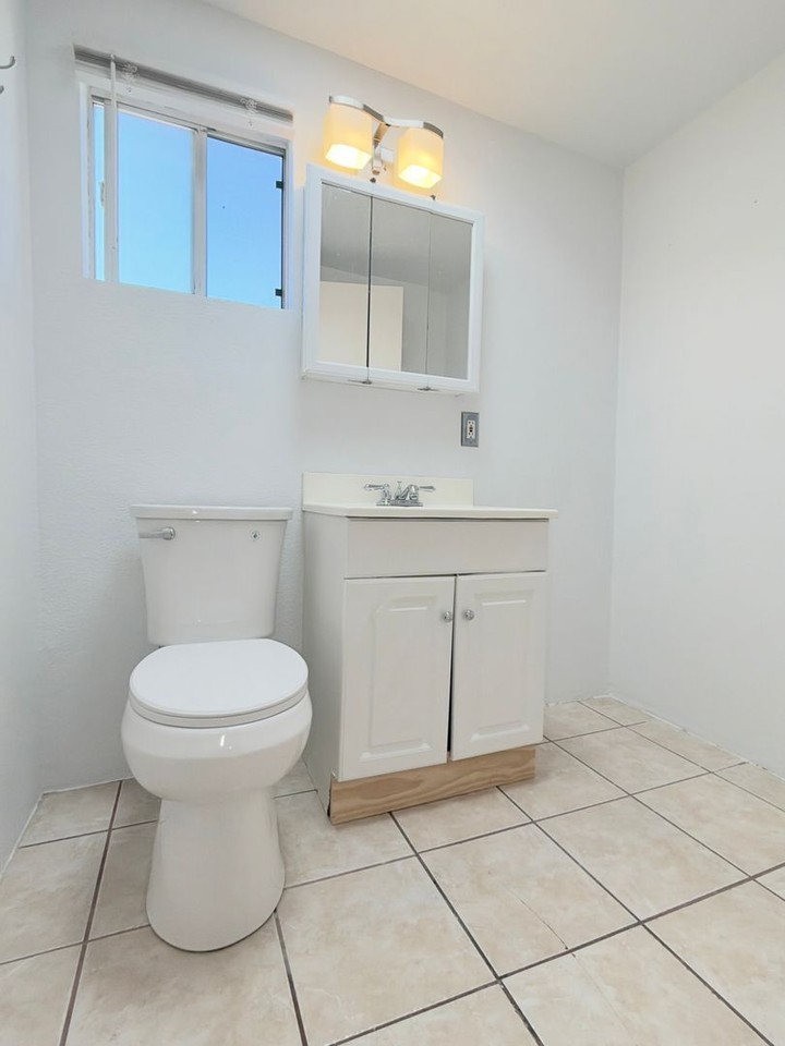 3103 E Flower St - Photo 7 of 20