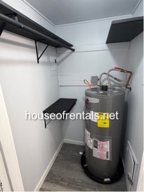 209 West Grand Avenue - Photo 4 of 5