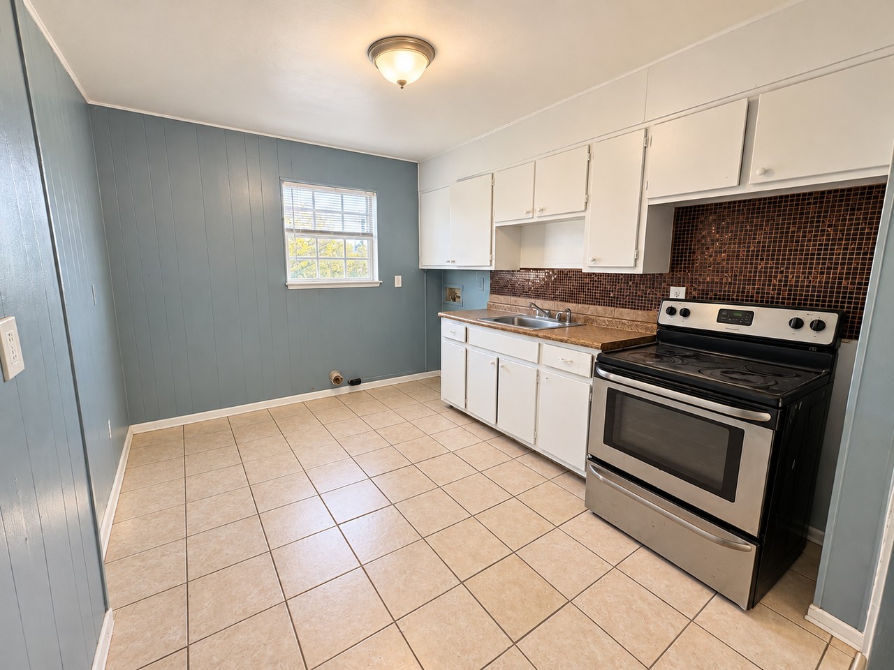 1310 15th Court North - Photo 2 of 10