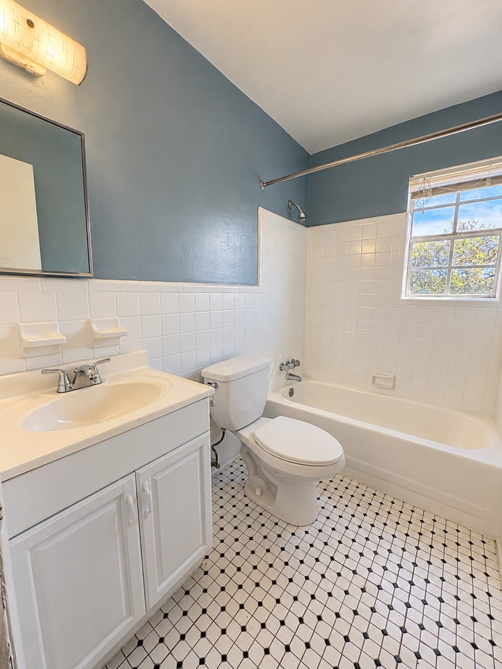 1310 15th Court North - Photo 5 of 10