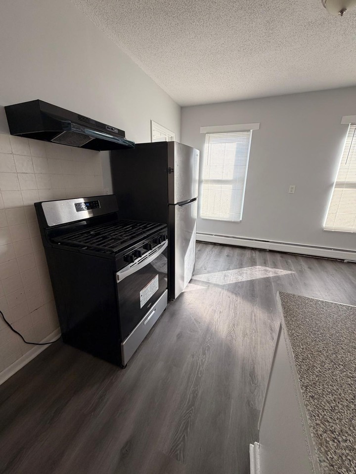 653-657 Union Avenue - Photo 3 of 7