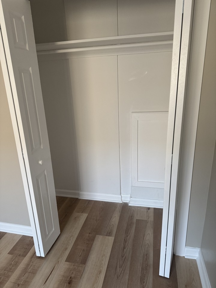 17625 Lakeshore Boulevard - Photo 3 of 5