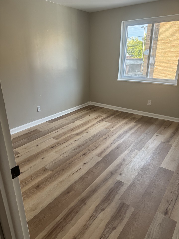17625 Lakeshore Boulevard - Photo 4 of 5