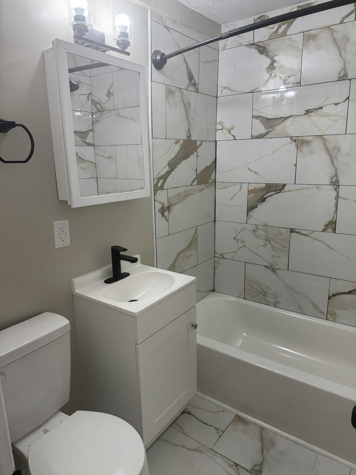 17625 Lakeshore Boulevard - Photo 5 of 5