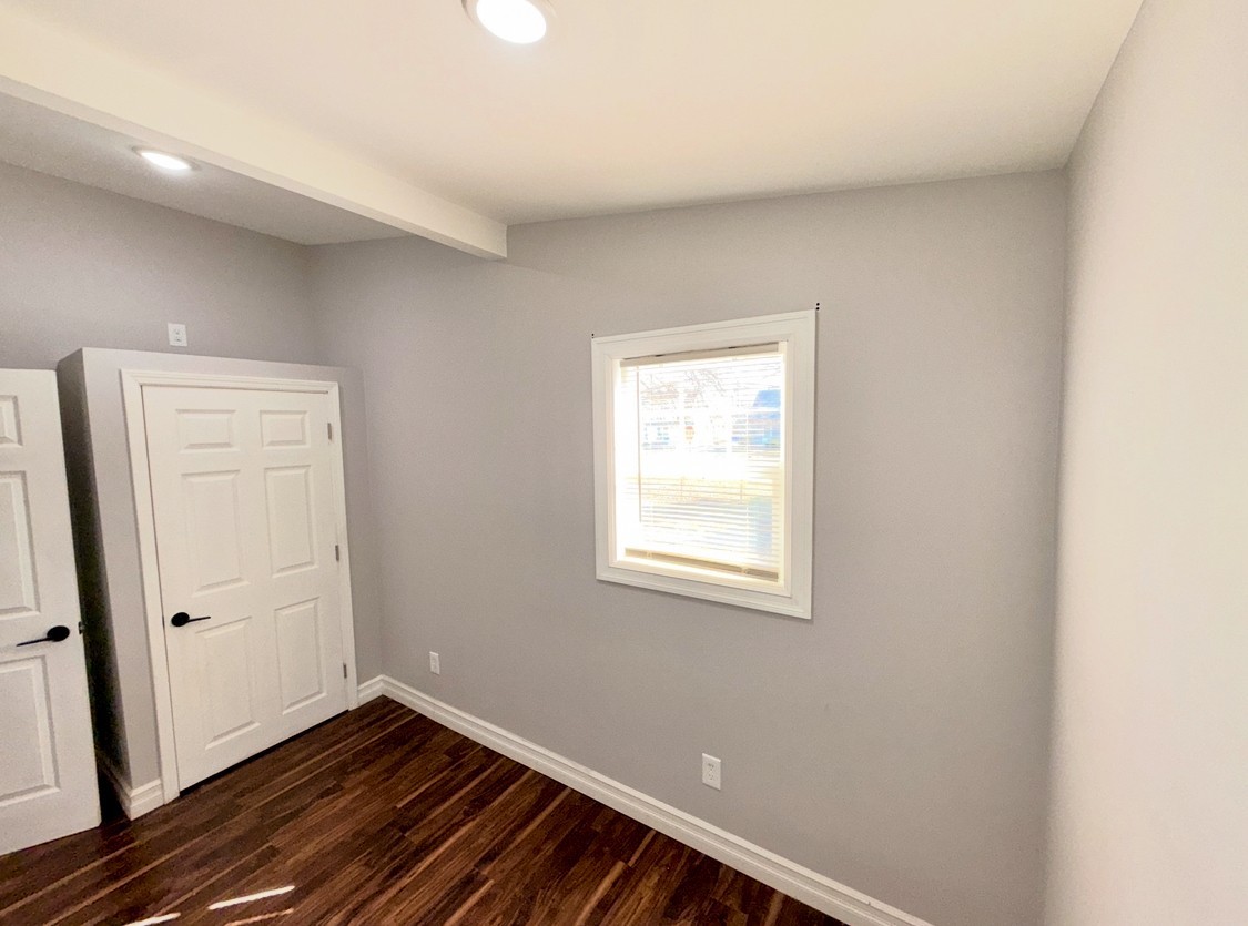 22217 Columbus Ave - Photo 2 of 7