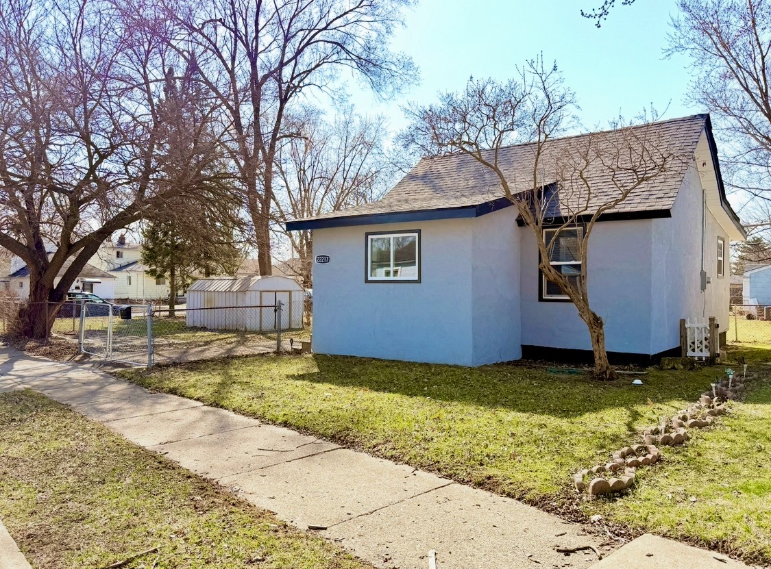 22217 Columbus Ave - Photo 3 of 7