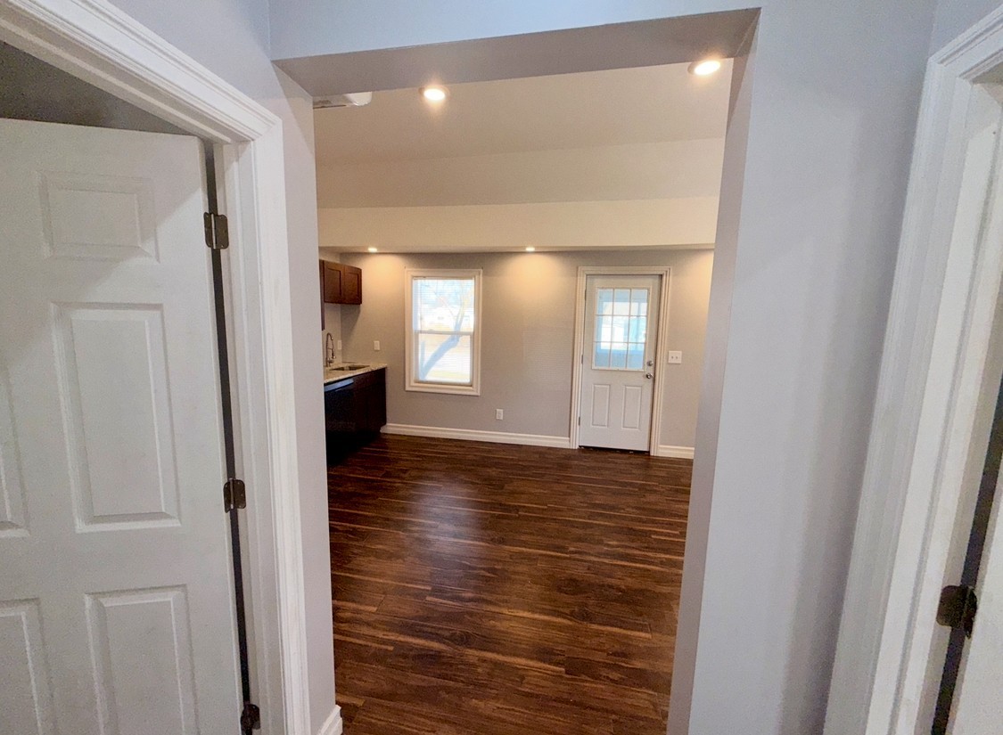 22217 Columbus Ave - Photo 4 of 7