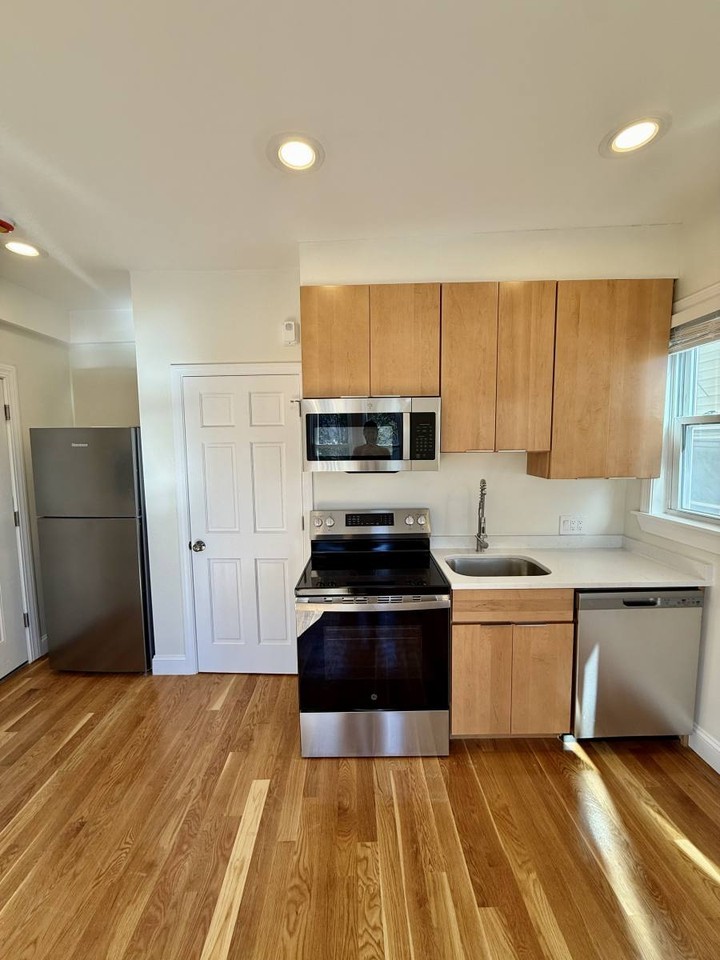 8 Joyce St #1