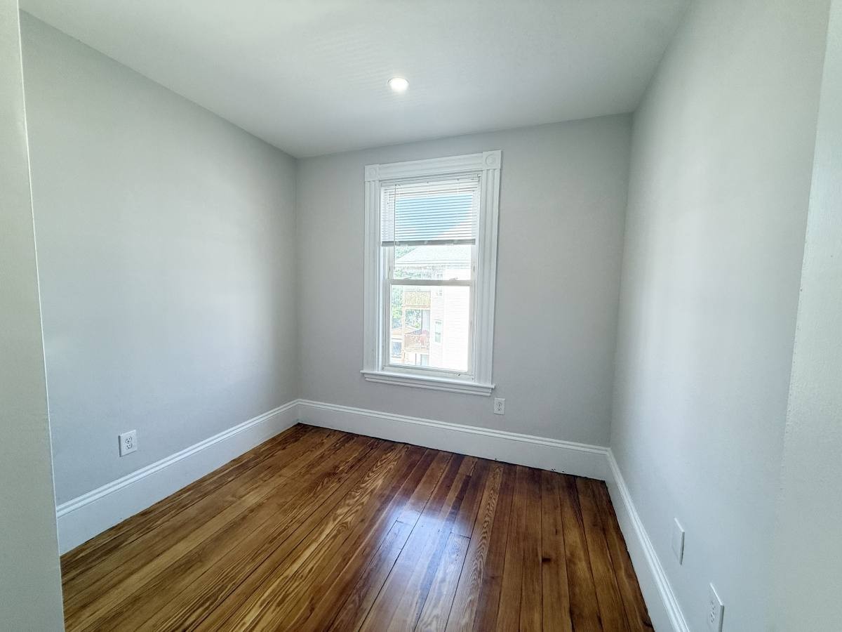 71 Saxton St #3 - Photo 4 of 9