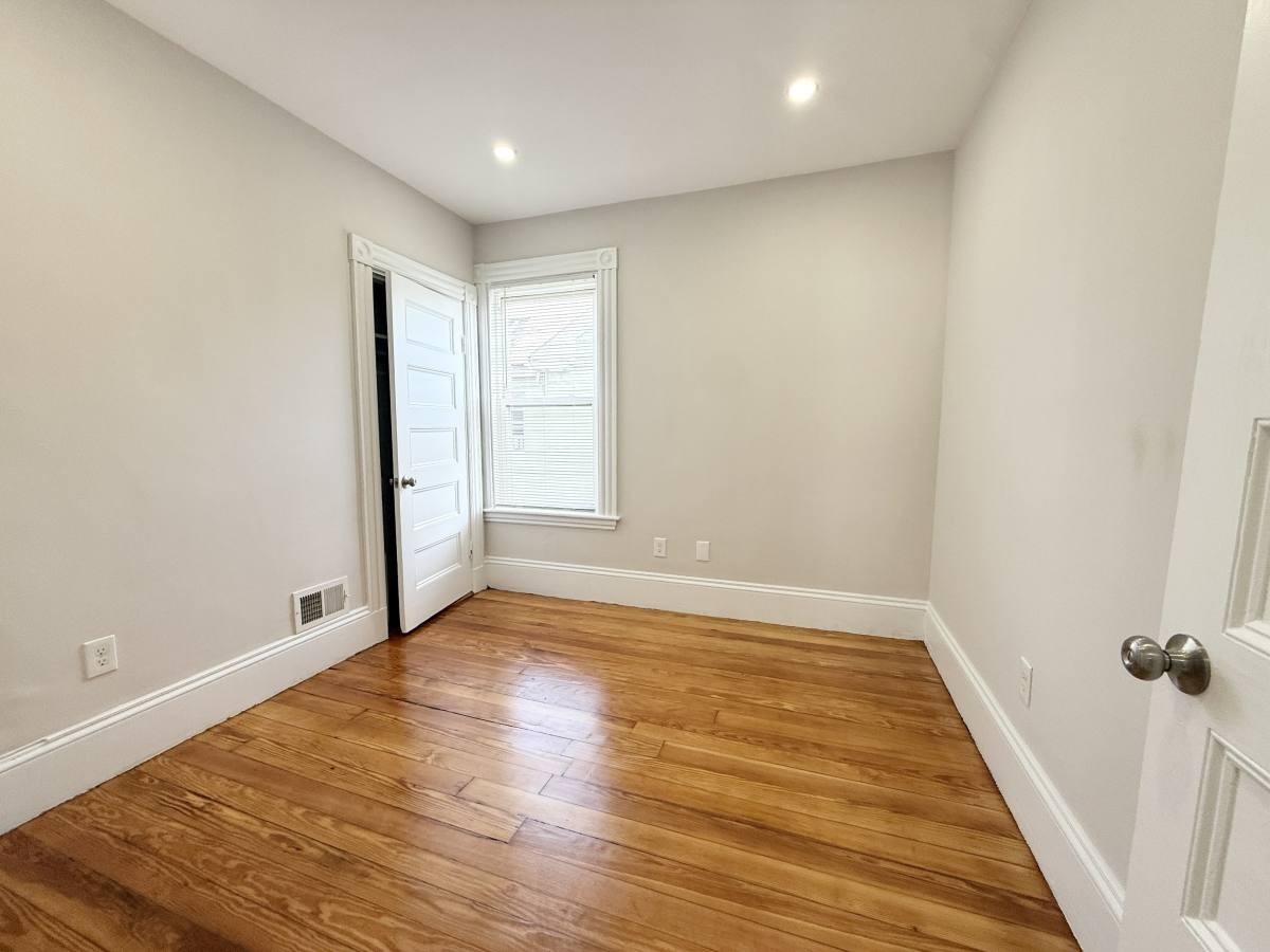 71 Saxton St #3 - Photo 6 of 9
