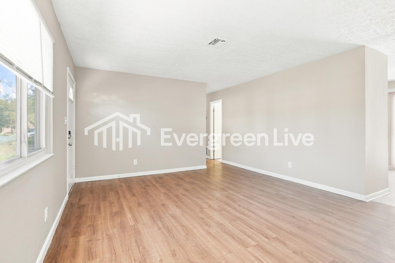 1633 Striebel Rd - Photo 3 of 15