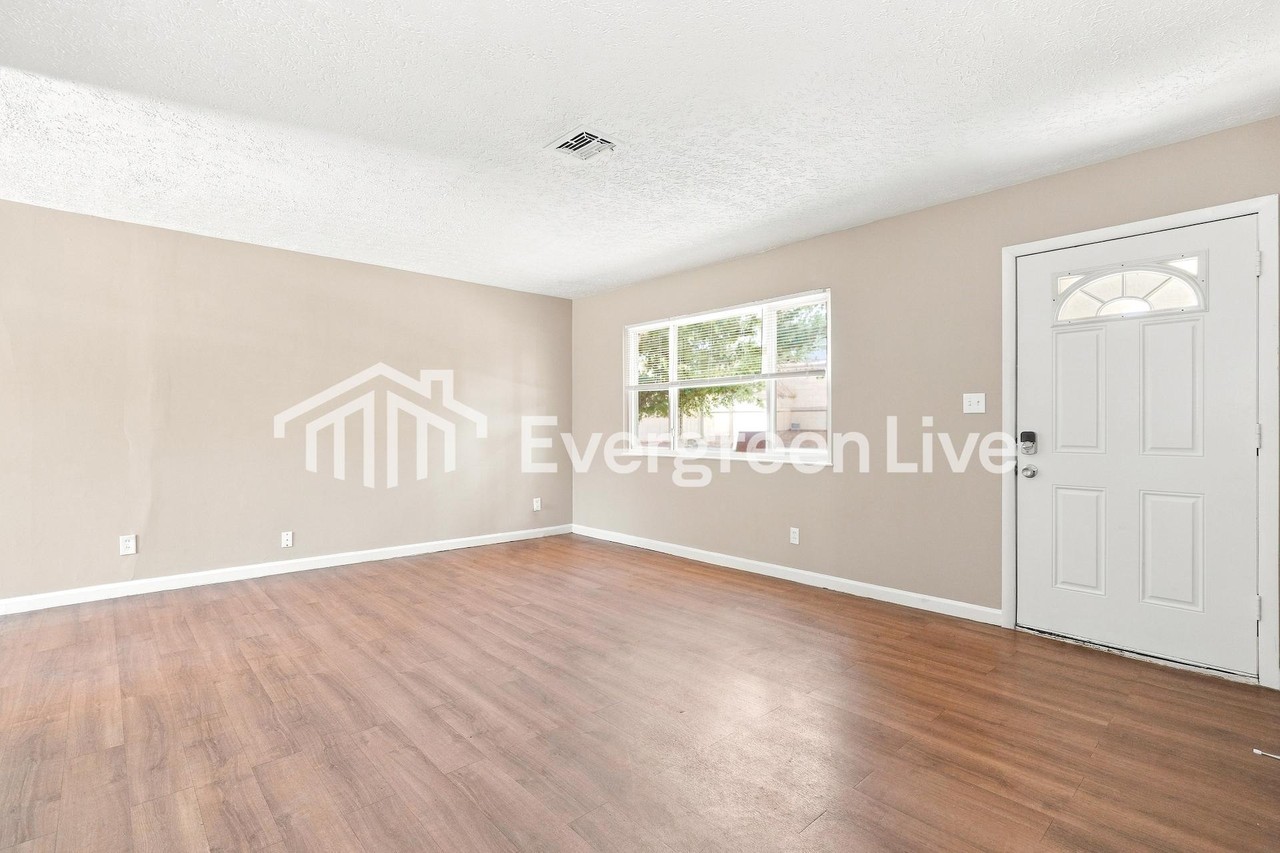 1633 Striebel Rd - Photo 4 of 15