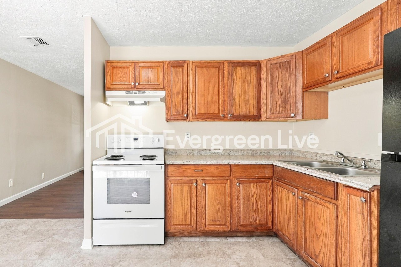 1633 Striebel Rd - Photo 6 of 15