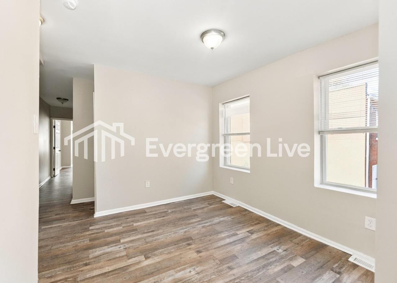 950 Homestead St - Photo 3 of 15