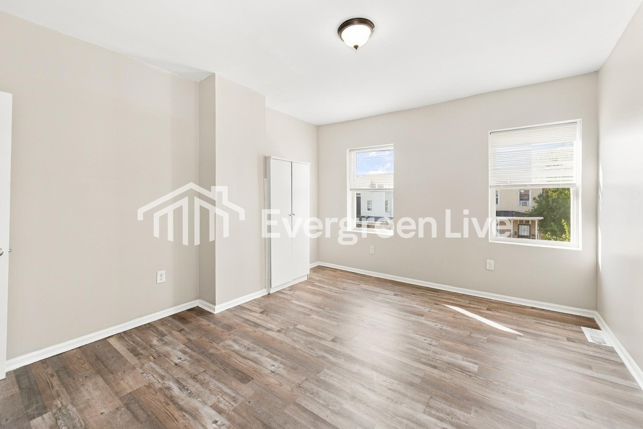 950 Homestead St - Photo 5 of 15