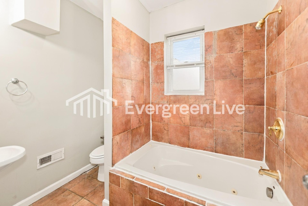950 Homestead St - Photo 7 of 15