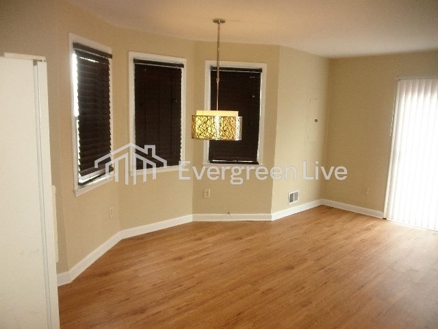 8120 Dundalk Ave - Photo 5 of 17
