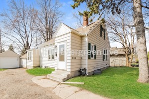 featured image of 584 38th Ave Ne