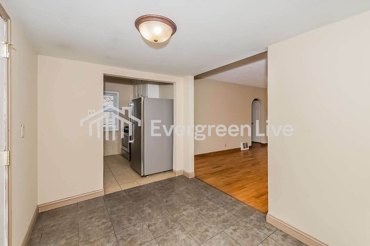 584 38th Ave Ne - Photo 2 of 11