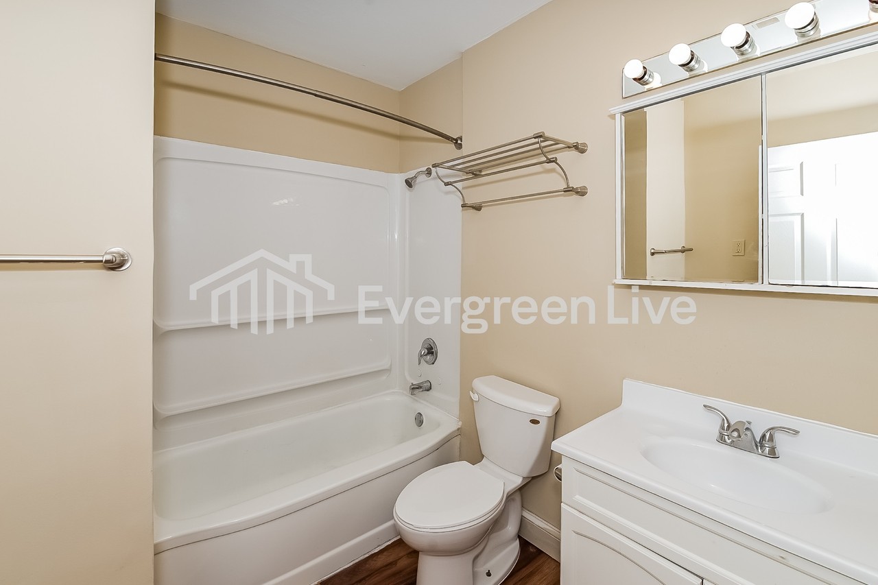 584 38th Ave Ne - Photo 6 of 11