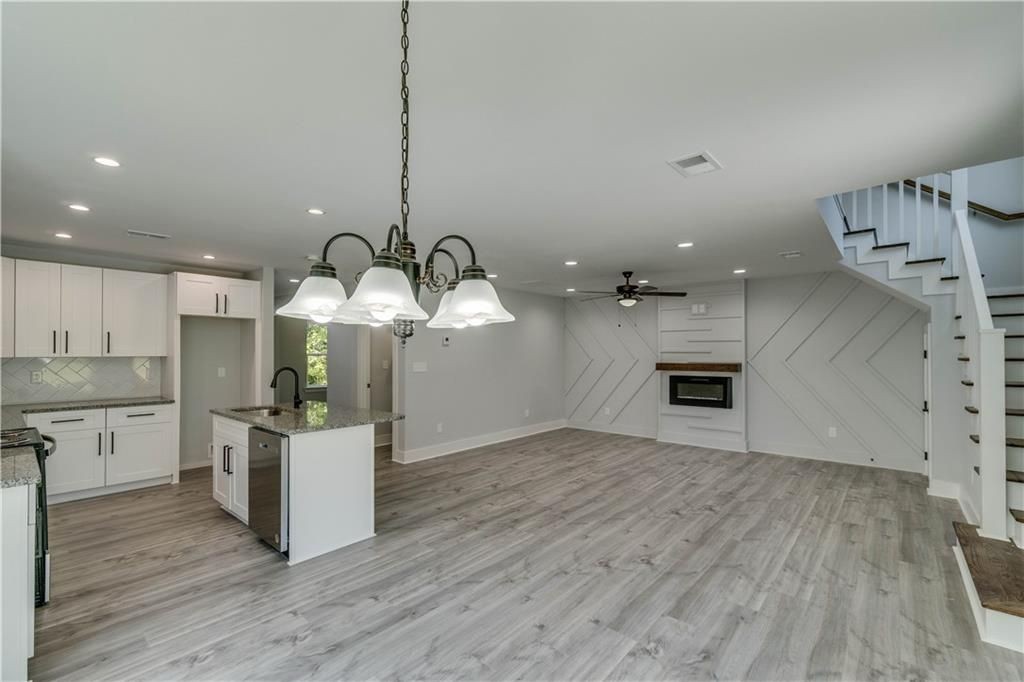 2389A Highpoint Rd - Photo 5 of 18