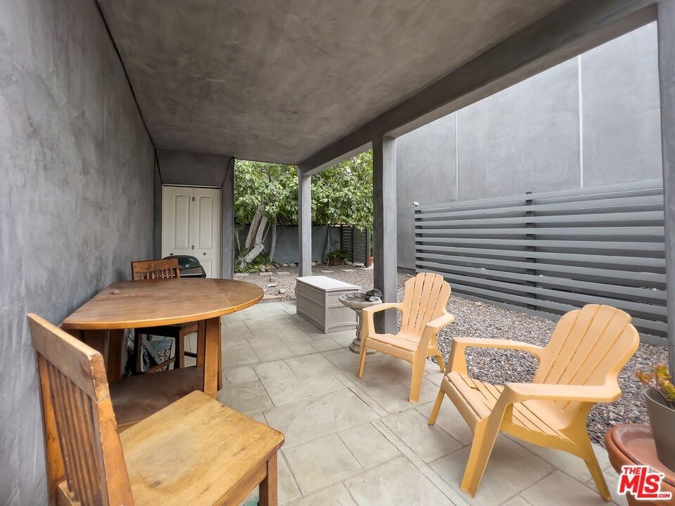 653 Sunset Ave ##B - Photo 4 of 29