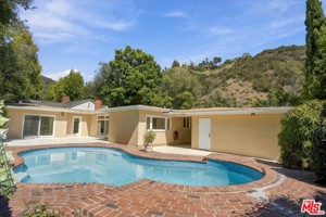 featured image of 1423 Roscomare Rd
