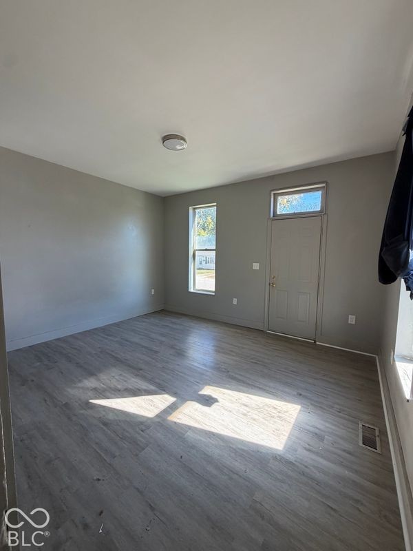 614 N Park St - Photo 2 of 4