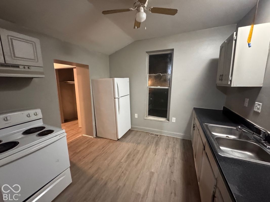 614 N Park St - Photo 3 of 4