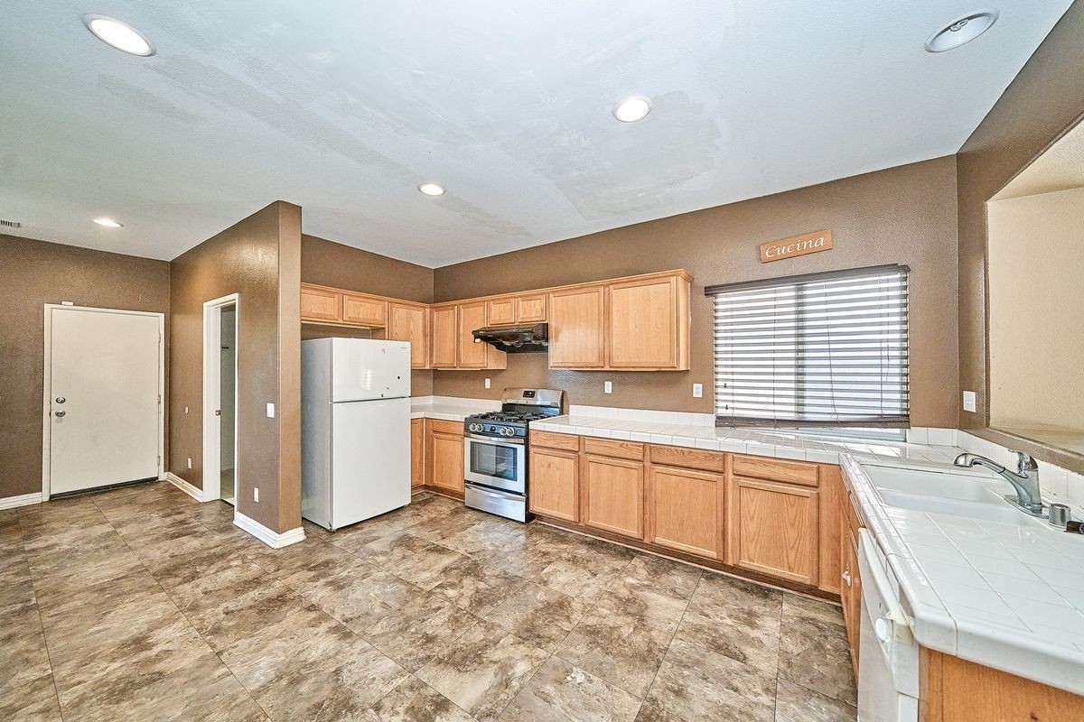 6478 Gladiola St - Photo 5 of 14