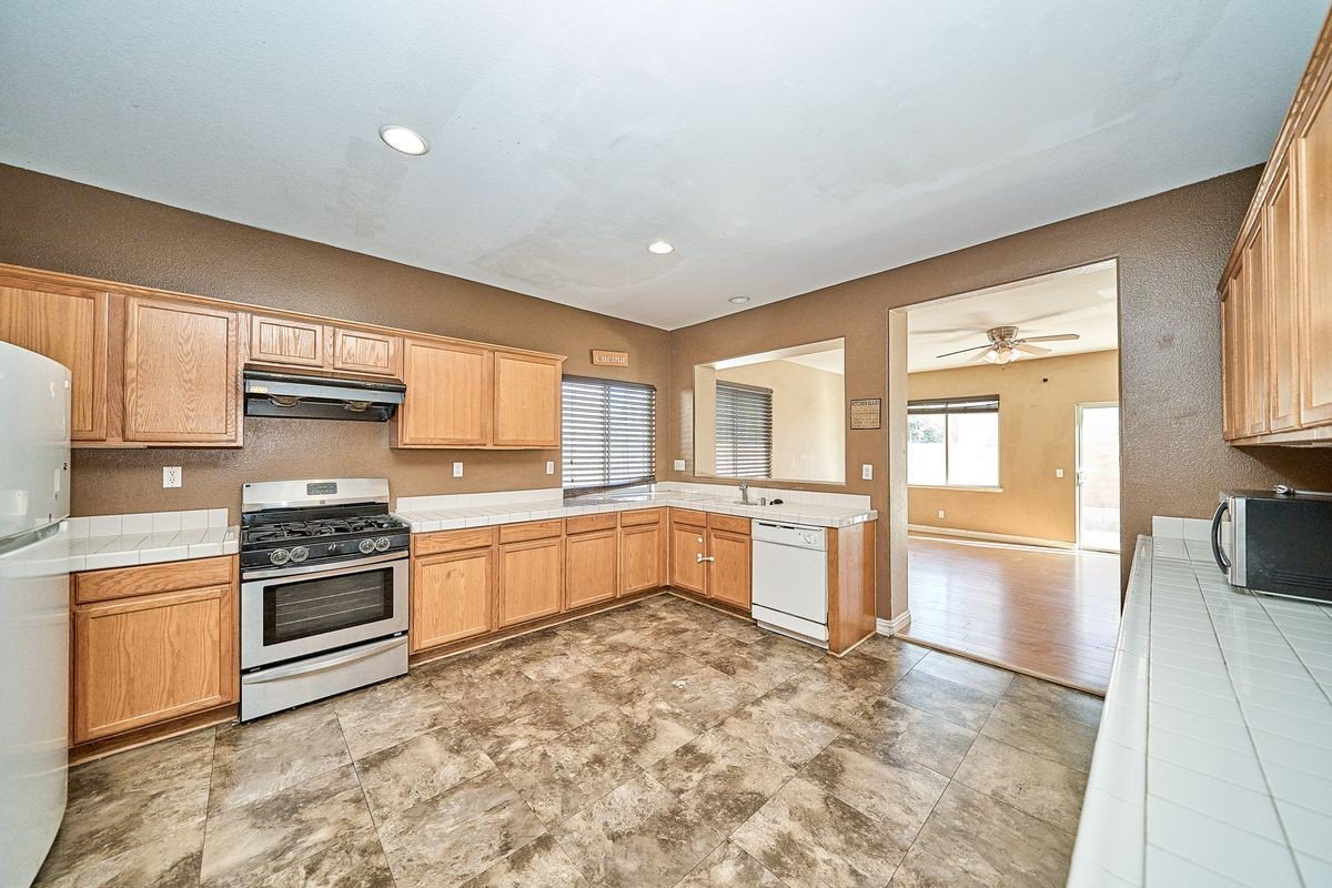 6478 Gladiola St - Photo 6 of 14