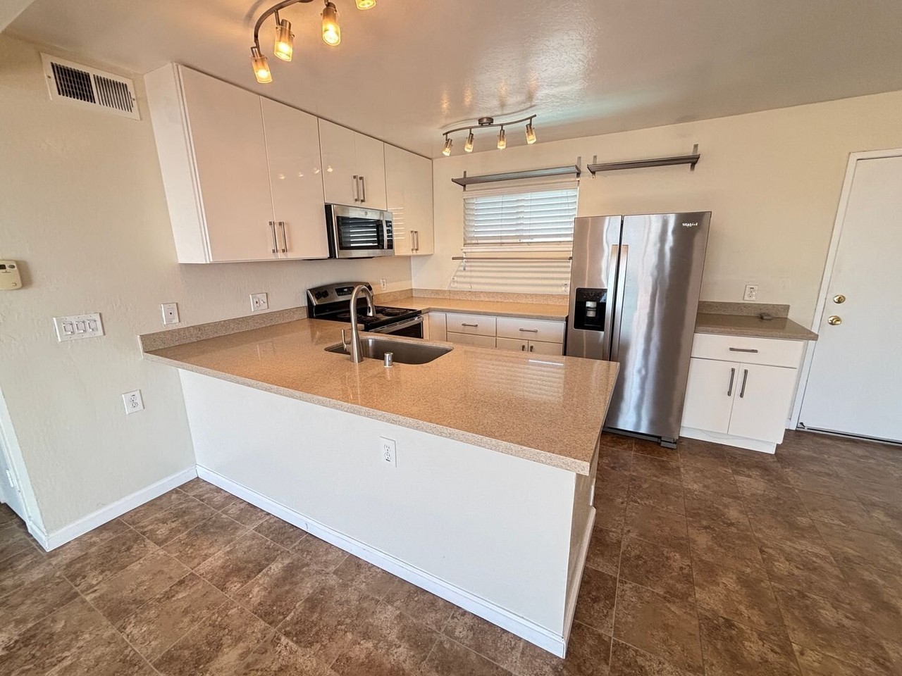 1701 Shoreline Drive - Photo 2 of 27