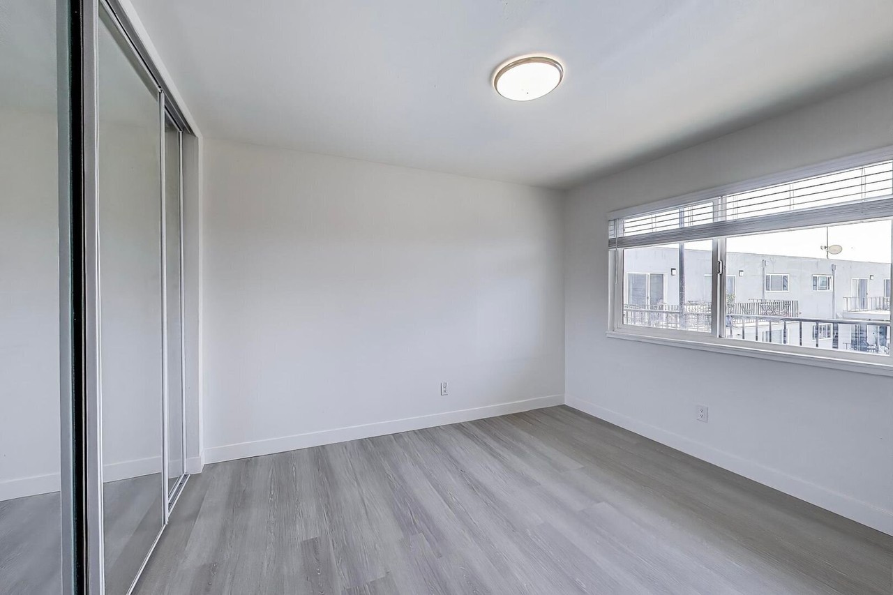 1701 Shoreline Drive - Photo 6 of 27