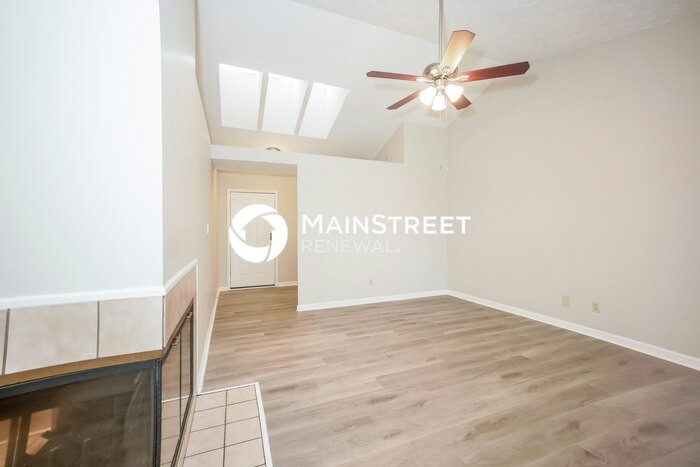 8916 Country Walk Dr - Photo 4 of 16