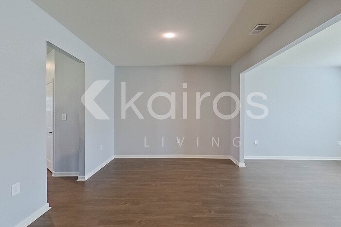 1045 Pilgrim Ln - Photo 4 of 35