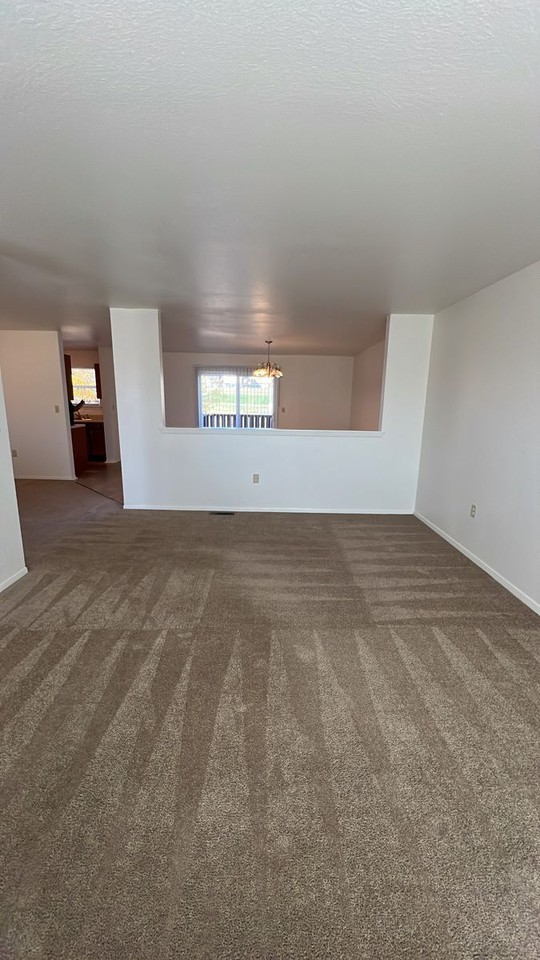 1090 Sitting Bull Ct - Photo 6 of 7