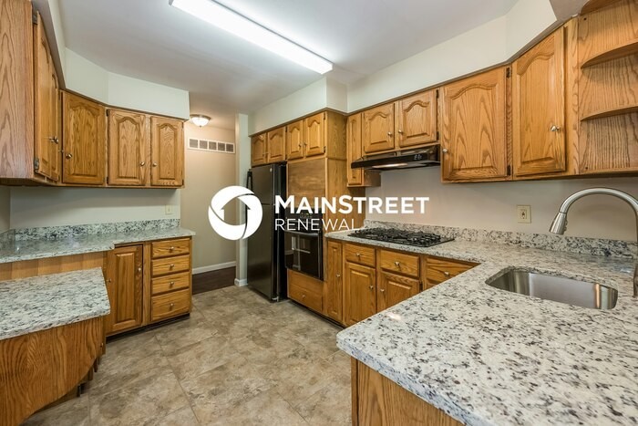 1325 Arlington Dr - Photo 4 of 15