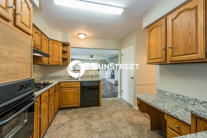 1325 Arlington Dr - Photo 5 of 15