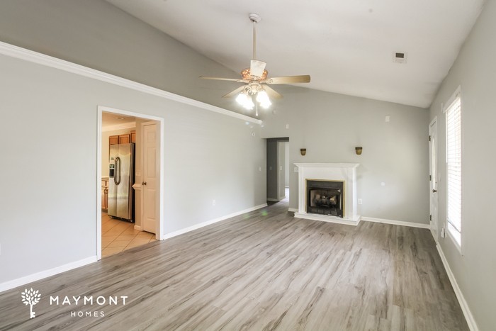 491 Weymouth Ct - Photo 4 of 15