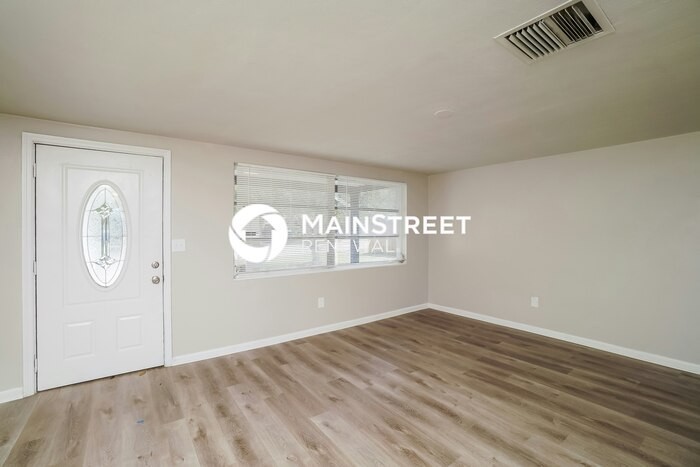 6235 Maplewood Dr - Photo 5 of 16