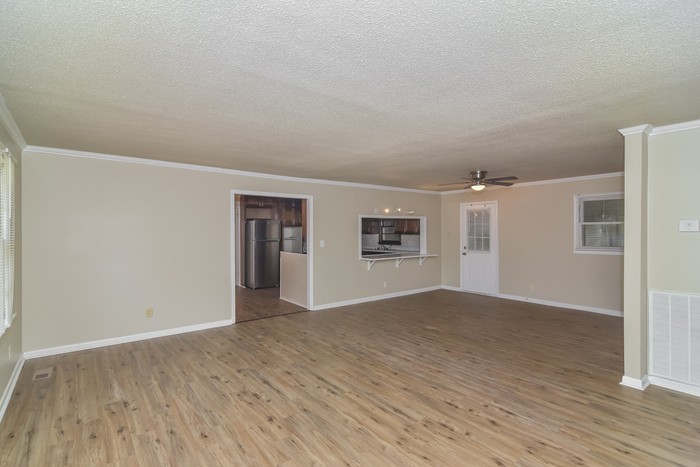 709 Ambrose Dr - Photo 2 of 10