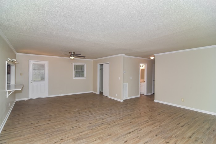 709 Ambrose Dr - Photo 3 of 10