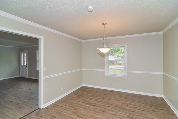 709 Ambrose Dr - Photo 4 of 10
