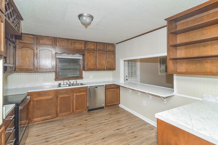 709 Ambrose Dr - Photo 6 of 10